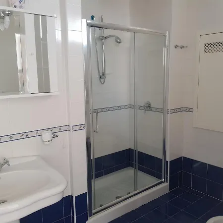 Alojamento de Acomodação e Pequeno-almoço Virginrooms Nápoles